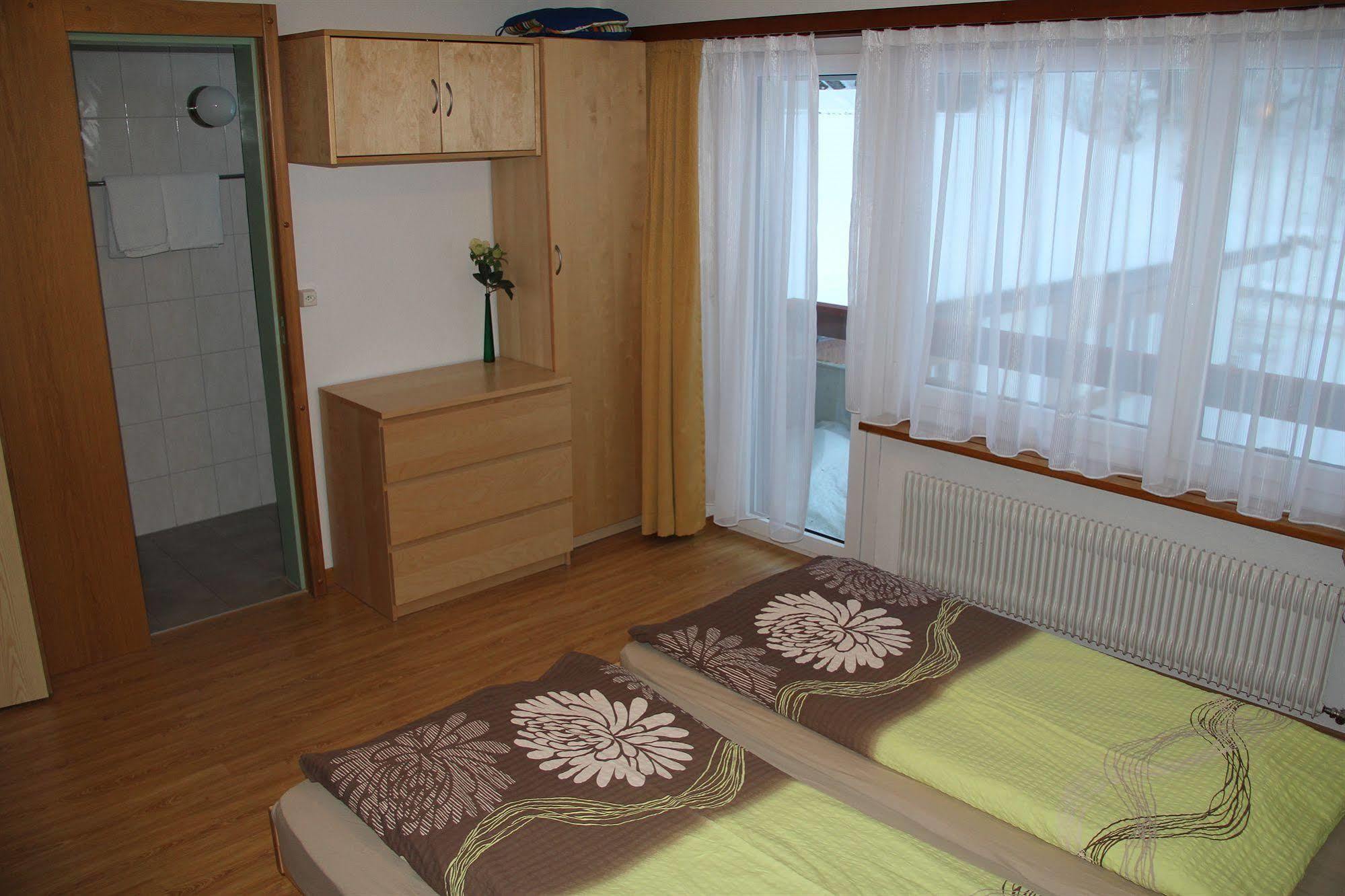 Pension Heino Saas-Grund Exteriör bild