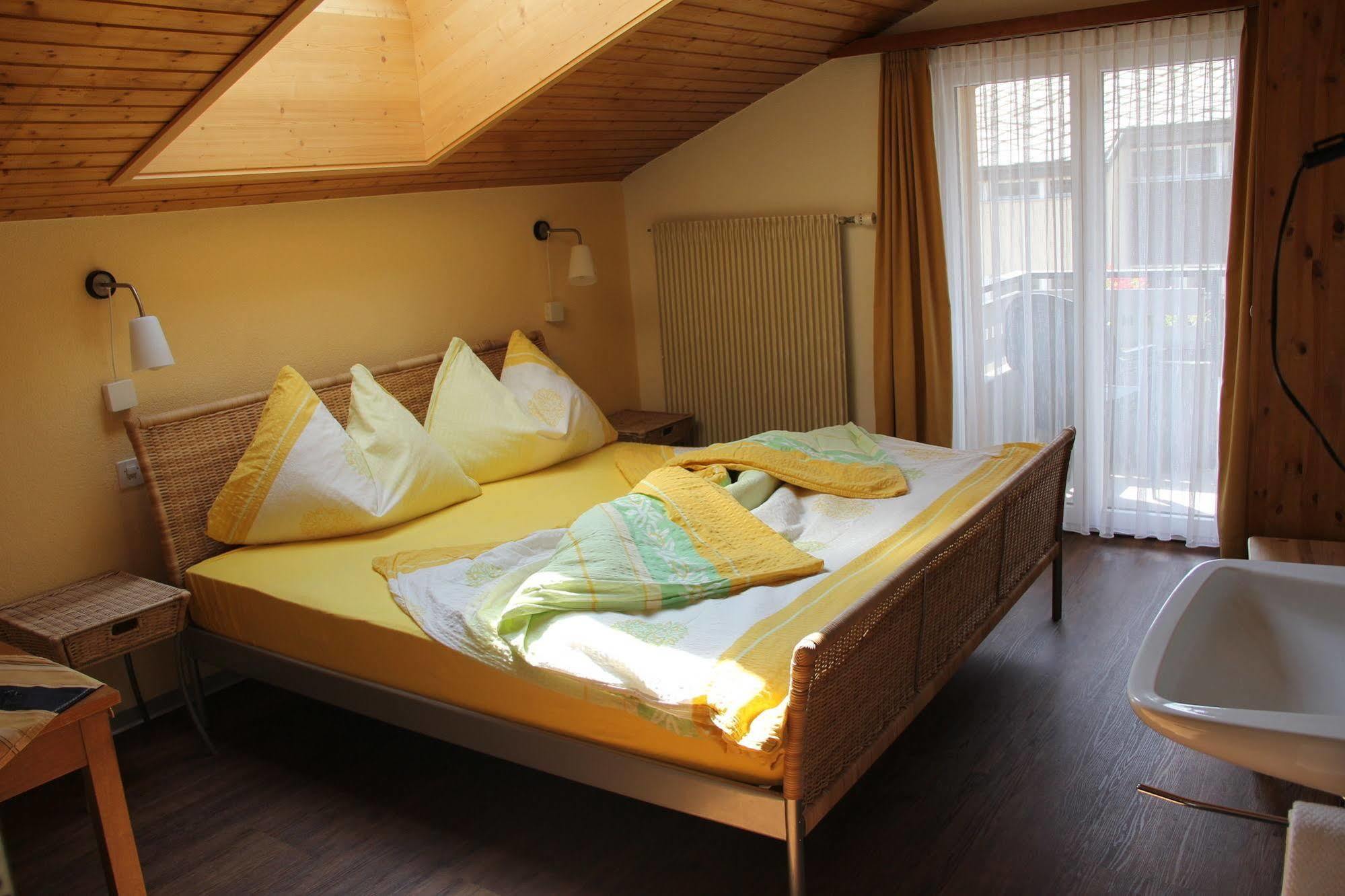 Pension Heino Saas-Grund Exteriör bild
